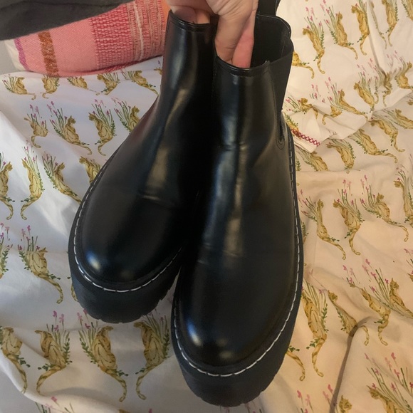 SOLD‼️Black Platform Chunky Chelsea Boot - Picture 3 of 5